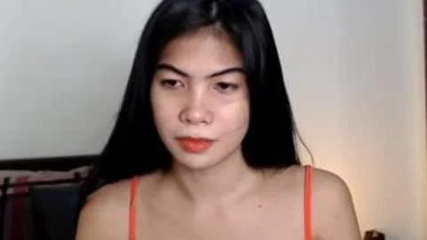 'Pretty Tranny Pinay Babe Masturbating On Webcam'