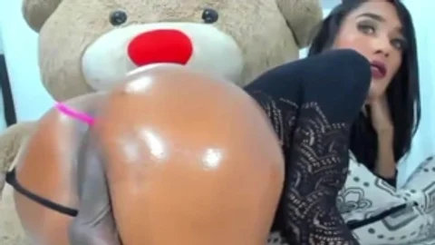Horny Ts Shows Off Her Butt