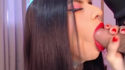 Gorgeous Shemale Deepthroats Her Girlfriend