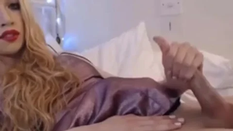 Blonde Shemale Masturbate Live On Cam
