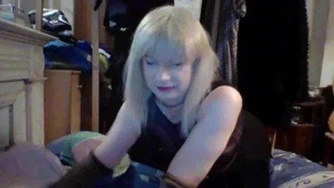 Nice Transvestite On Pause